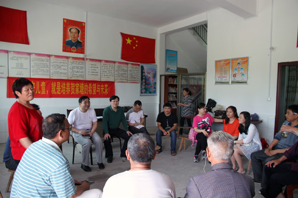 1511320043963034770.jpg 刘建民一行与村民代表开展座谈会。.jpg