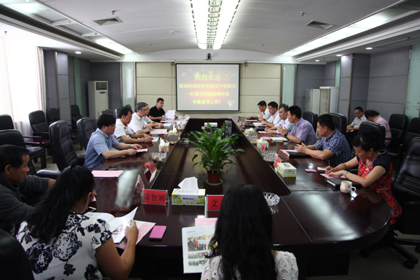 1511319691424085173.jpg 洽谈会现场。.jpg