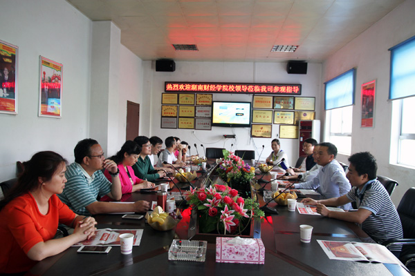 1511320068874060383.jpg 刘建民一行来到宁乡县北京资源集团华北总公司收猪卖料项目部看望业校友刘洋。.jpg