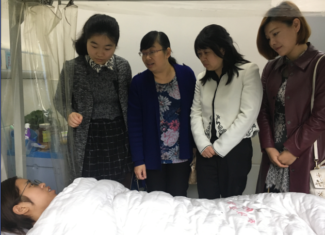 1521422149337050137.png 公共管理学院老师慰问小雪.png