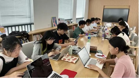 汇报与讨论照片.jpg