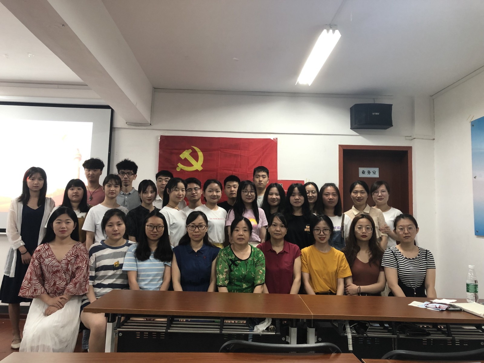 毕业生党课.jpg