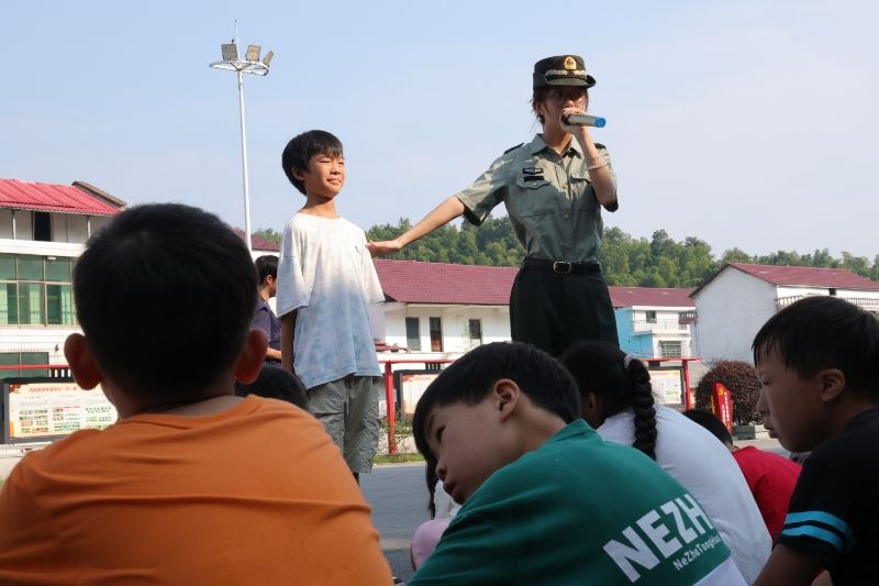 best365中国官方网站三下乡:童趣课堂练品格,纪律种子植心田
