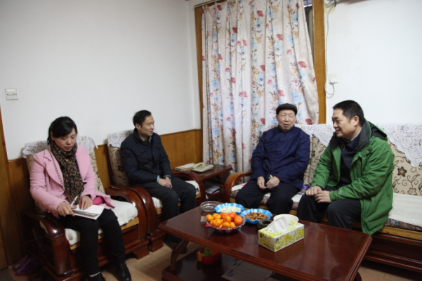 1507704297898035467.png 肖湘愚、晏金平走访慰问best365官网退休的原校长兼党委书记刘畅鹏.png