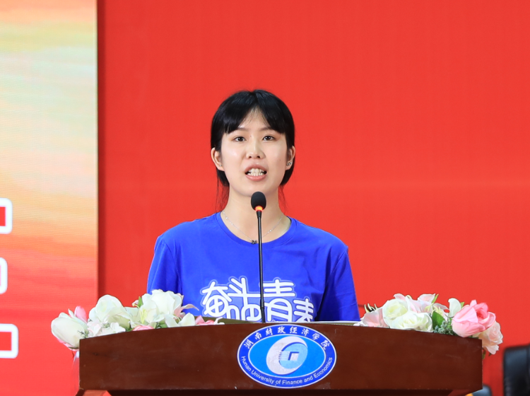 毕业生代表1.png