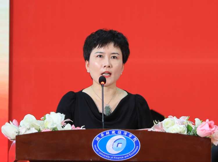 家长代表发言.png