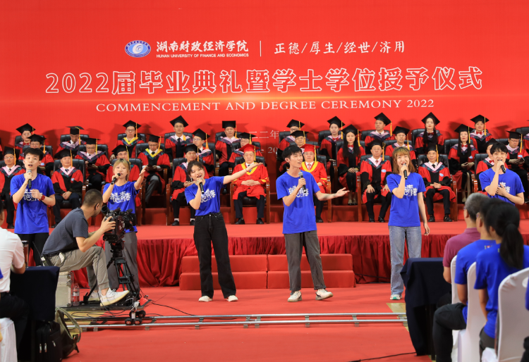 毕业生演唱.png
